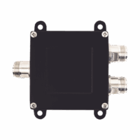 Separador TAP -7 dB con rango de frecuencia de 700 a 2500 MHz. Ideal para separar las antenas a diferentes longitudes de cable coaxial. 50 Ohm. Conectores N Hembra.