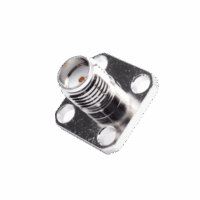 Conector SMA Hembra, Montaje de Panel Cuadrado, 4 Perforaciones, Soldable, Niquel/ Oro/ Tefl?n.