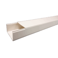 Canaleta TMK-4577 Color Blanco de PVC r?gido Auto Extinguible, para uso en interiores, con un largo de 2.5 metros (5500-01250)