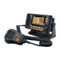 Radio M?vil Marino VHF, color negro con receptor de GPS integrado, Tx: 156.025 - 157.425 MHz, Rx: 156.050 - 163.275 MHz, 25W de potencia, sumergible IPX8 incluye micr?fono y cable de alimentación