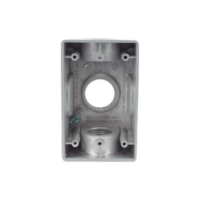Caja Condulet FS de 1" (25.4 mm ) con tres bocas una arriba y una atrás a prueba de intemperie.